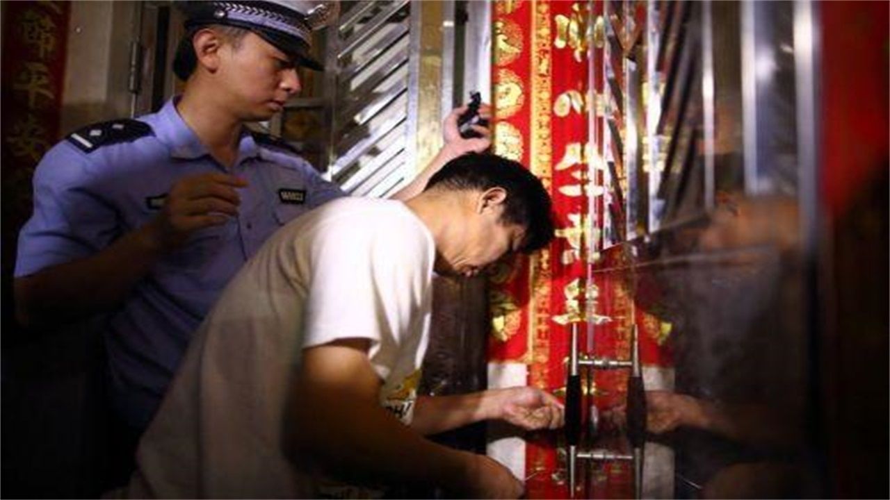 长沙请开锁师傅开了锁后，师傅为什么一般都不进门，就算主人请也不进去？